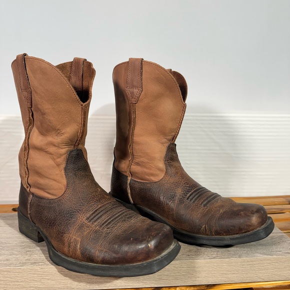 Men’s ARIAT Rambler Cowboy Boots Size 9.5 EE Brown Leather 10002317 Square Toe - Picture 1 of 15